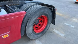 Volvo 400 - Image 10