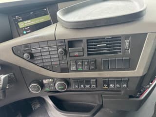 Volvo 540 8X4 ,RET,TANDEM LIFT, HUB REDUCTION - Image 11