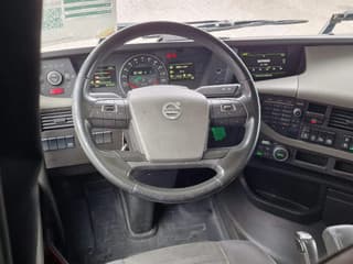 Volvo 13.500 Globetrotter 4x2 - I parkcool - Full air - Low KM 347Tkm - Fridge - Image 12