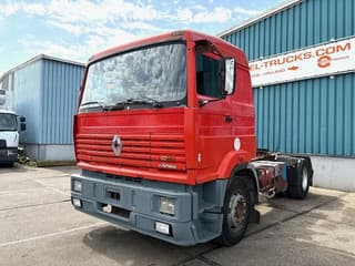 Renault 4x2 TRACTOR (MECHANICAL PUMP & INJECTORS / ZF MANUAL GEARBOX / REDUCTIONS AXLE) - Thumbnail 1