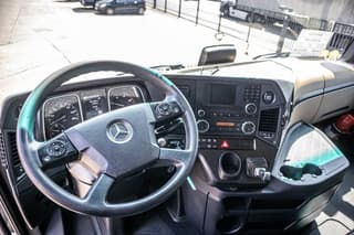 Mercedes-Benz 1845 LS - Image 10