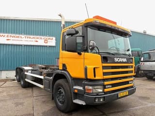 Scania P114-340 6x2 WITH MULTILIFT CONTAINERSYSTEM ONLY 80.500 KM!! ORIGINAL (10 TIRES / FULL STEEL SUSPENSION / 12 GEARS MANUAL GEARBOX / 9.000 KG. FRONT AXLE) - Image 2