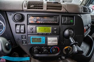 DAF CF 75.310 + THERMO KING - Image 11