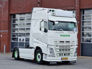 Volvo 13.540 Globetrotter 4x2 - Custom exterior - I parkcool - Navi - APK/TUV: 27-02-2026 - Thumbnail 1