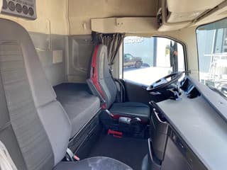Volvo 13.420 Globetrotter / ADR + PTO / Stand Airco - Image 12