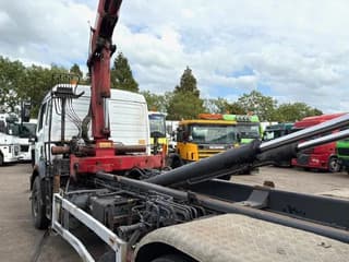 Mercedes-Benz 6x2 HOOK-ARM SYSTEM WITH HMF CRANE (V6 ENGINE / ZF MANUAL GEARBOX / REDUCTION AXLE / STEEL SUSPENSION / P.T.O.) - Image 9