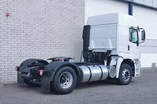Volkswagen Tractor Head - Image 5