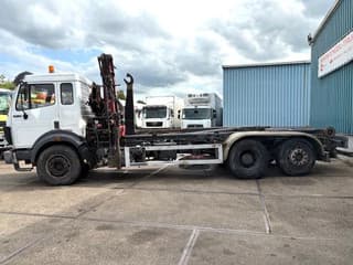 Mercedes-Benz 6x2 HOOK-ARM SYSTEM WITH HMF CRANE (V6 ENGINE / ZF MANUAL GEARBOX / REDUCTION AXLE / STEEL SUSPENSION / P.T.O.) - Image 5