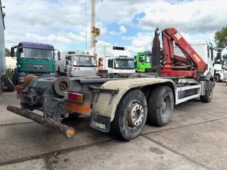 Mercedes-Benz 6x2 HOOK-ARM SYSTEM WITH HMF CRANE (V6 ENGINE / ZF MANUAL GEARBOX / REDUCTION AXLE / STEEL SUSPENSION / P.T.O.) - Image 3