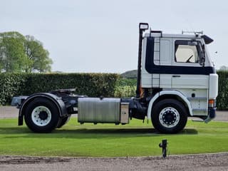 Scania 420 V8 - Old timer - Clean chassis/cab/interior - Dutch registration - Image 8