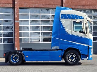 Volvo 13.420 4x2 - Image 8