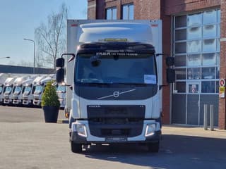 Volvo 4x2 Box truck, loading lift, 12T - Image 2