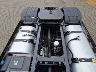 Volvo 13.540 Globetrotter 4x2 - Custom exterior - I parkcool - Navi - APK/TUV: 27-02-2026 - Image 28