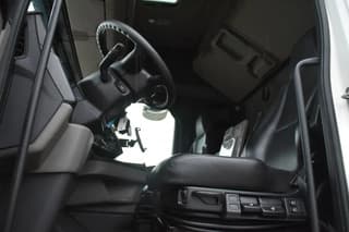 Scania S410 NGS 4x2EB MEGA 95 cm or 103 cm driving height - RETARDER - 665 TKM - FULL AIR - PARK. AIRCO - LEATHER SEATS - 2 x FUEL TANKS - TOP CONDITION - - Image 4