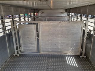 Volvo 250 4x- Livestock 2 deck - Lifting floors - Loadlift - Manual gearbox - Image 22