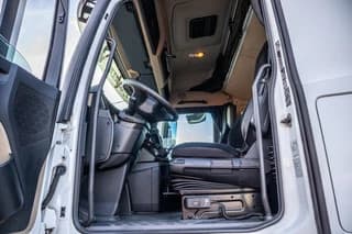 Mercedes-Benz 2548-6x2+VOITH - Image 12
