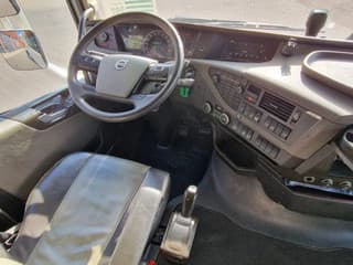 Volvo 13.500 6x2 - Retarder - Full air - 3.20 WB - Leather - Image 16