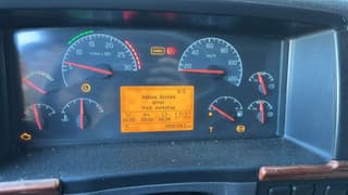 Volvo 400 - Image 15