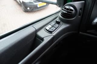 Mercedes-Benz 1018L 4x2 Bakwagen met laadklep Automaat - Image 16