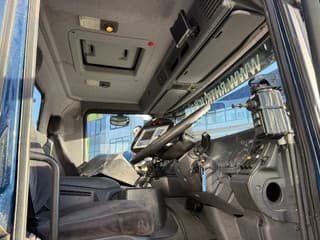 Scania P 2000 - P94-220 4X2 SWEEPER / VEEGMACHINE afbeelding 11