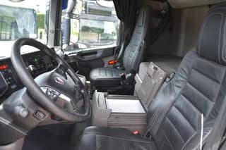 Scania S500 NGS 4x2NB - RETARDER - FULL AIR - PARK. AIRCO - LEATHER SEATS - 2 x FUEL TANKS - ALCOA'S - LED LIGHTS - - Image 4