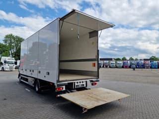 Renault 250 4x2 Box with side doors - Zepro loadlift - Euro 6 - Low KM - Sleepercab - Image 7