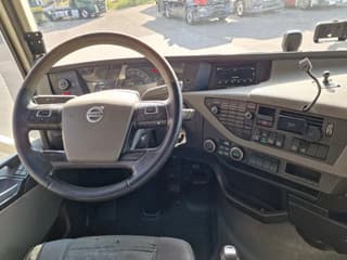 Volvo 13.420 4x2 - Image 14