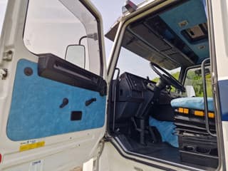 Scania 420 V8 - Old timer - Clean chassis/cab/interior - Dutch registration - Image 10