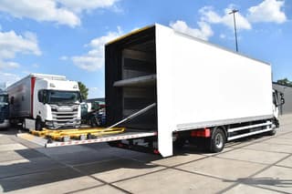 Volvo 4x2 + BOX - 163 TKM - AIRCO - DOUBLE CARGOFLOOR - ELEVATOR - REMOTE CONTROL - CAMERA - - Image 2