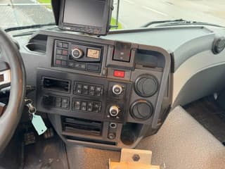 Renault 8X4 - EURO 6 + HIAB 288 E-5 + JIB 70X-4 + REMOTE + FULL STEEL SUSP. - Image 31