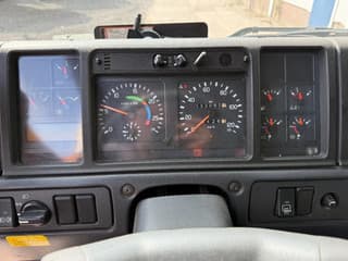 Volvo 4X2 - EURO 2 + MANUAL GEARBOX - Image 12