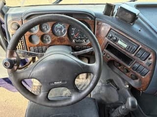 DAF XF SPACECAB (EURO 2 / ZF16 MANUAL GEARBOX / HYDRAULIC KIT / P.T.O. / SIDE SKIRTS / AIRCONDITIONING) - Image 6