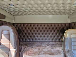 Volvo 13.540 Lowroof 6x2 - Show truck - Custom interior - Full air suspension - I parkcool - VEB+ - Image 25