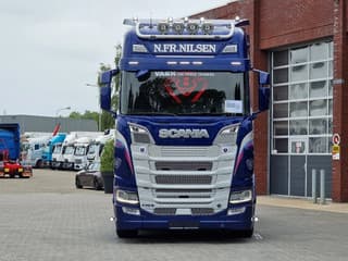 Scania 770S V8 NGS Highline 6x2 - Show truck - Special paint - Custom interior - Retarder - Full air - Night clima - Image 2