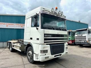 DAF XF SPACECAB 6x2 WITH HOOK-ARM SYSTEM (EURO 3 / ZF16 MANUAL GEARBOX / ZF-INTARDER / STEEL-/AIR SUSPENSION / AIRCONDITIONING) - Image 2