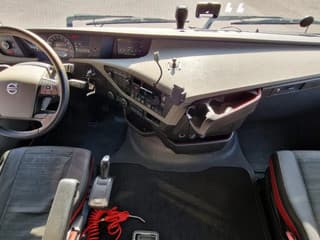 Volvo 13.420 4x2 - Image 18