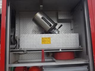 Mercedes-Benz 1426 ZIEGLER 2000 LITER EURO 5 - Image 12