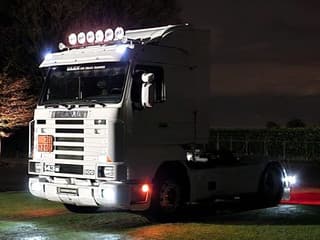 Scania R143-500 V8 4x2 Streamline - Retarder - Leather - Alloy wheels - Custom Bumper - Airhorns - Lightbar - Image 38