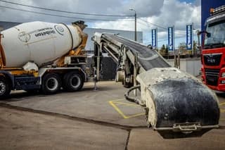 MAN 32.400BB+LIEBHERR 8M³+BAND/TAPIS 16m - Image 5