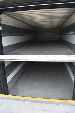 Volvo 4x2 + BOX - 163 TKM - AIRCO - DOUBLE CARGOFLOOR - ELEVATOR - REMOTE CONTROL - CAMERA - - Image 3