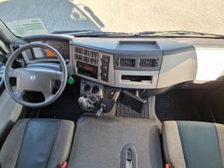 Volvo 4x2 Box truck, loading lift, 12T - Image 15