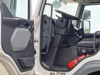 Renault D 2023 - 320 4x2 - Box with sidedoors - Zepro loadlift - Low KM - Full air afbeelding 13