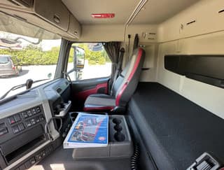 Volvo 8X4   HMF 6020 K8  KRAAN    231.000 KM     +    2023 STERK TRAILER   SUPER CONDITION - Image 16