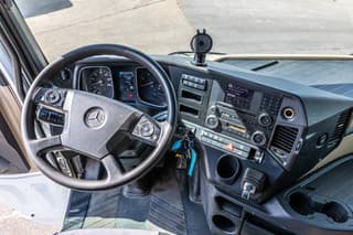 Mercedes-Benz 1945 (1845) LS - Image 19