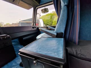 Scania 420 V8 - Old timer - Clean chassis/cab/interior - Dutch registration - Image 23