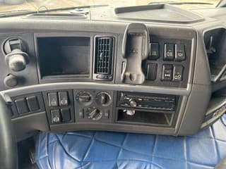 Volvo 6X2 EURO 5 HIAB 211 EP5 + REMOTE CONTROL - Image 19