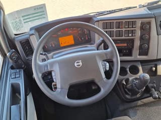 Volvo 4x2 Box truck, loading lift, 12T - Image 16