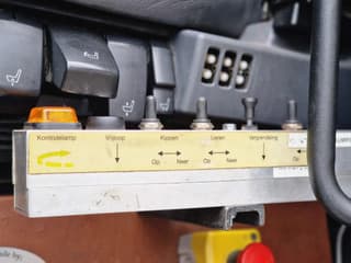 Scania R620 Topline 8x4 - Retarder - Full air - Custom interior - Show truck - HUB reduction - Image 18