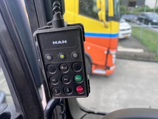 MAN 35.440 8X2-4 + HIAB 220C-5 REMOTE + CABLE LIFT AUTOMATIC - Image 26