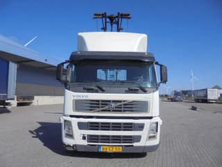 Volvo 260 MANUAL GEAR NL TRUCK - Image 2